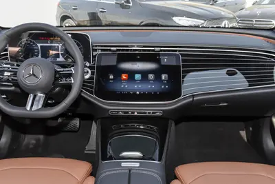 2025款 奔驰E级 改款 E 260 L 运动型内饰