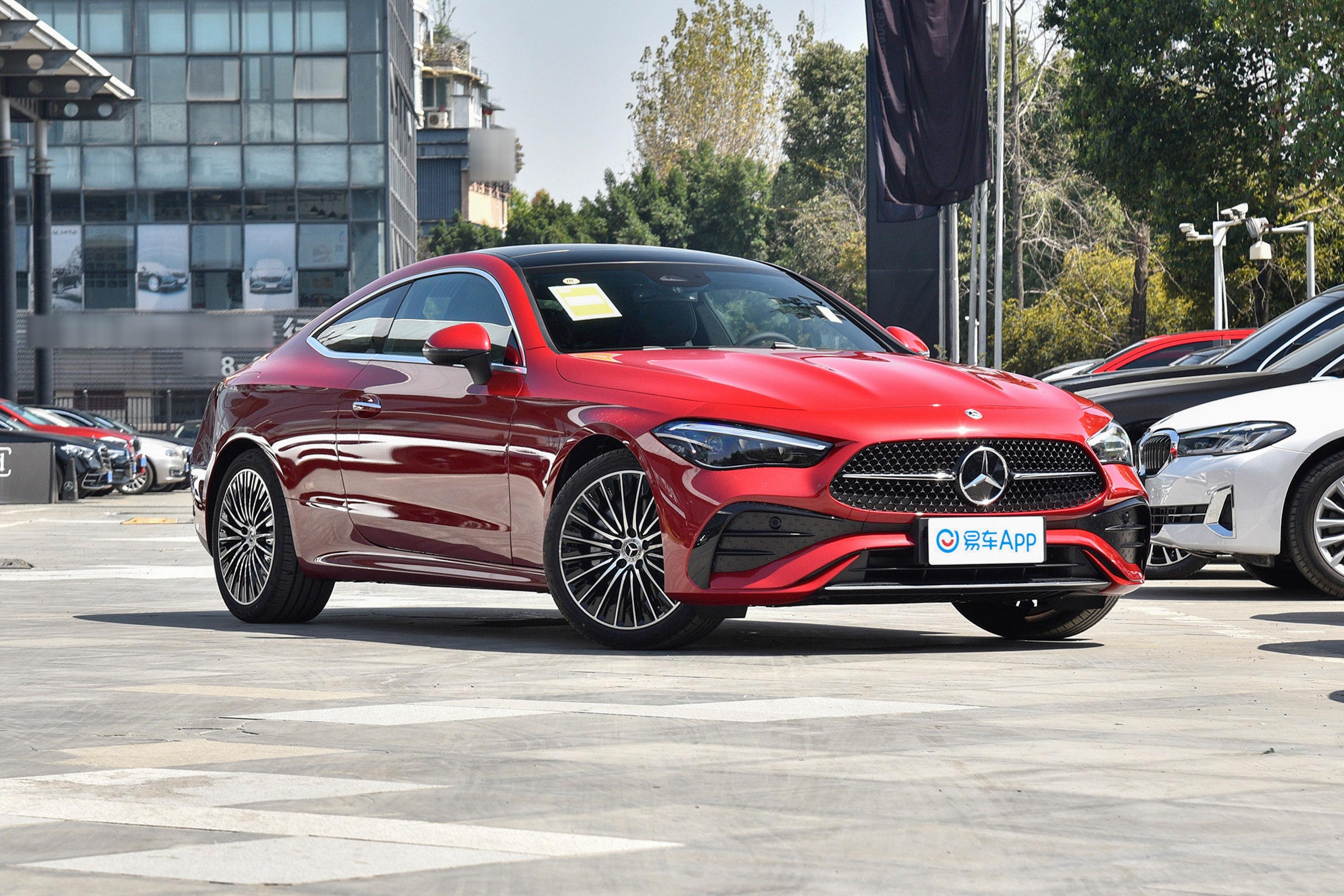 【奔驰CLECLE 300 4MATIC 动感型轿跑车侧前45度车头向右水平图片-汽车图片大全】-易车