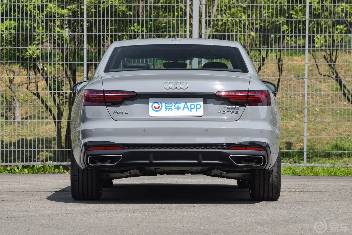 奥迪A4L200万辆悦享版 40 TFSI 豪华动感型正后水平