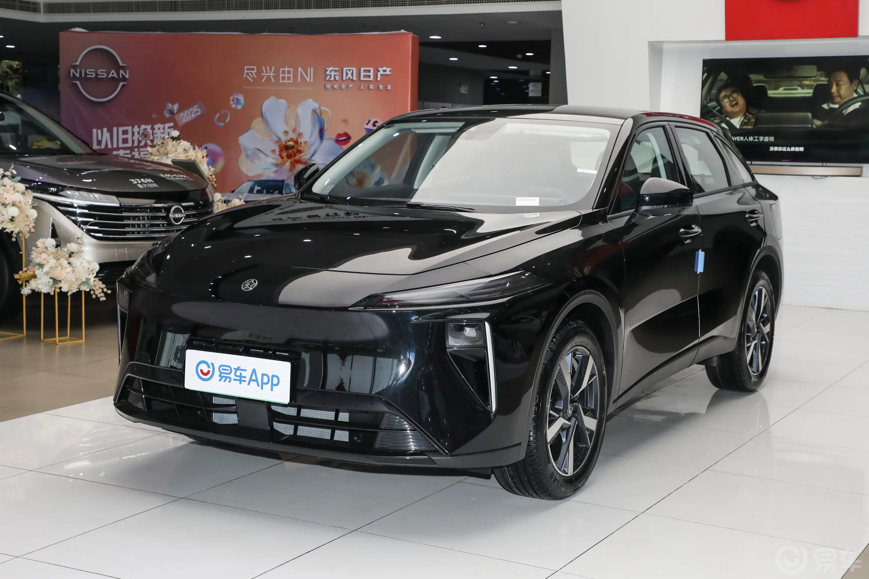 启辰大V DD-i超混动1.5T 150km 悦游版侧前45度车头向左水平