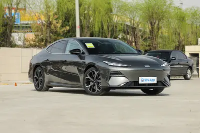 2025款 银河E8 700km 后驱远航智驾版外观