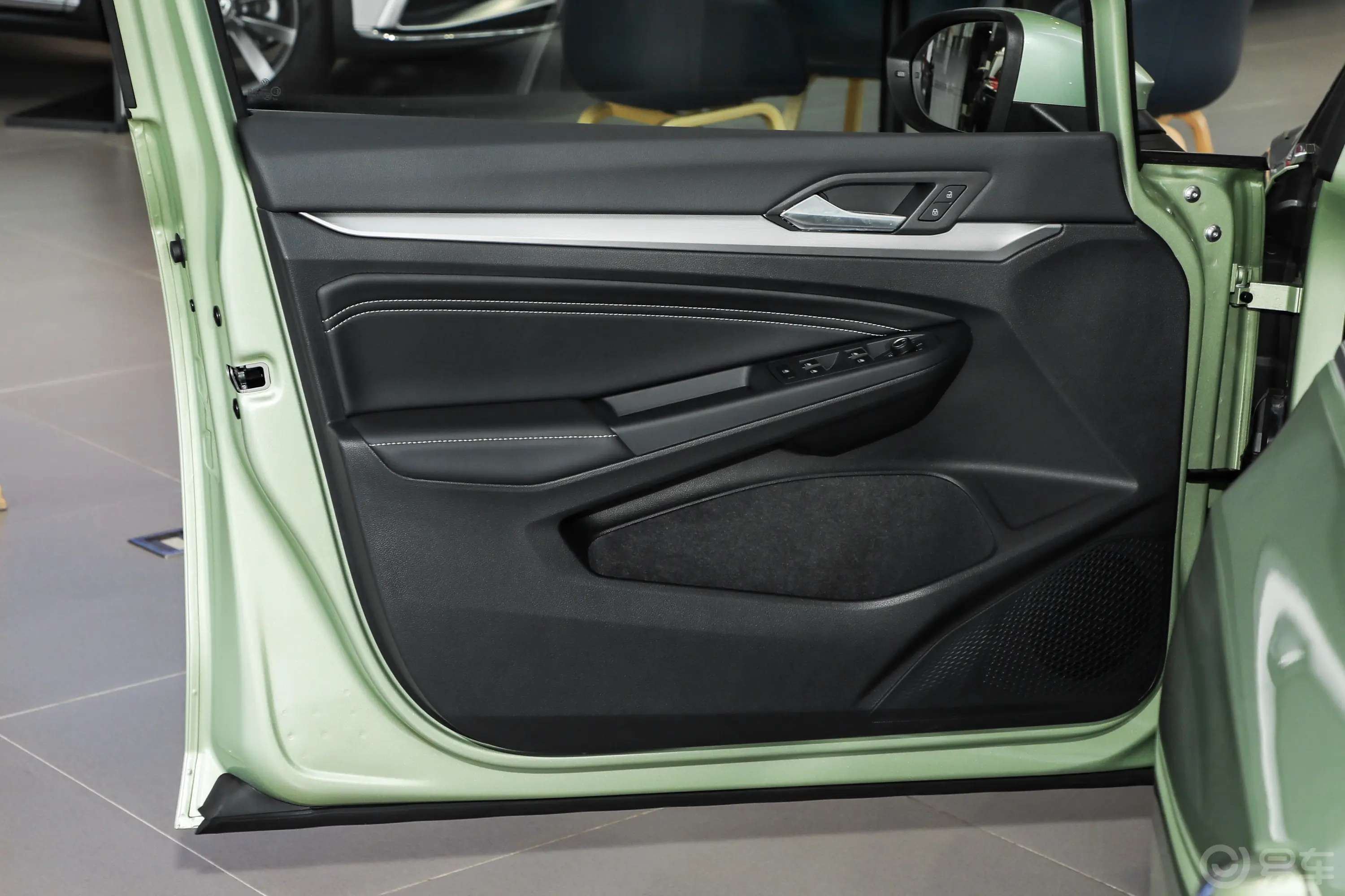 高尔夫300TSI Pro驾驶员侧前车门