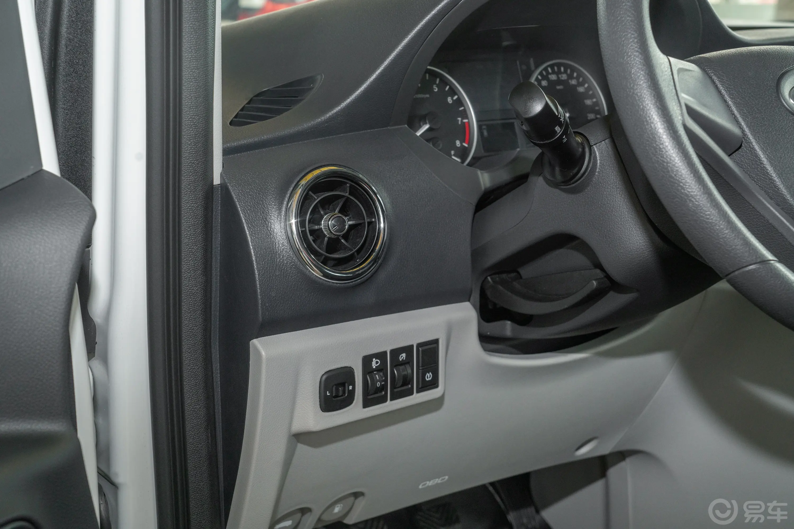 瑞风M31.8L 经典版 5座主驾驶位