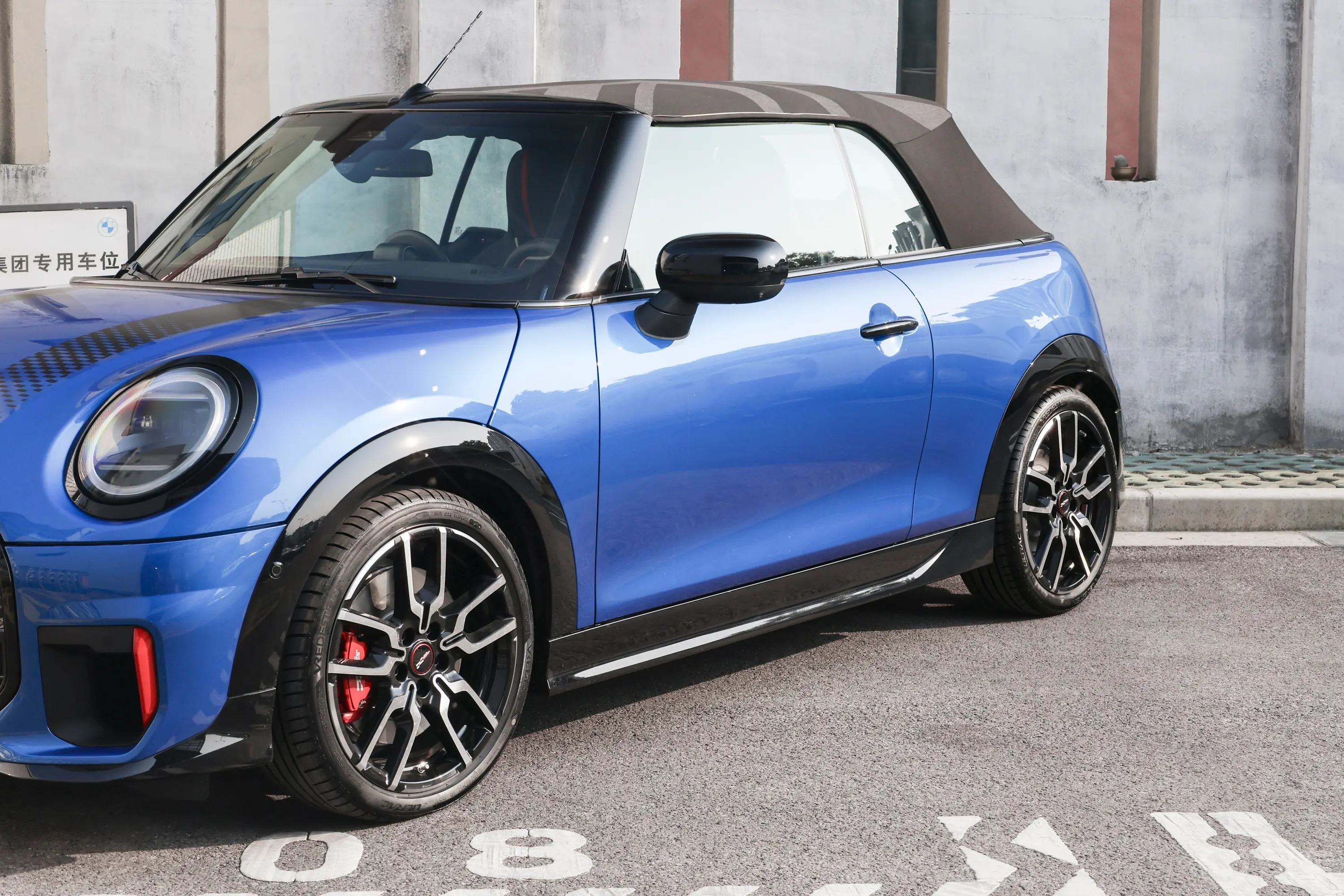 MINI JCW CABRIO2.0T JOHN COOPER WORKS CABRIO外观细节