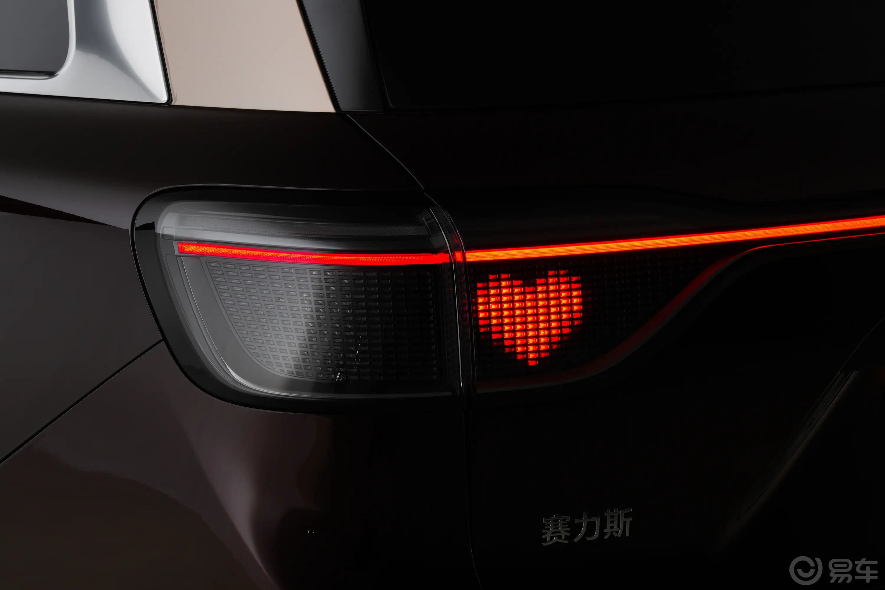 问界M9增程版 266km Ultra 6座外观灯组