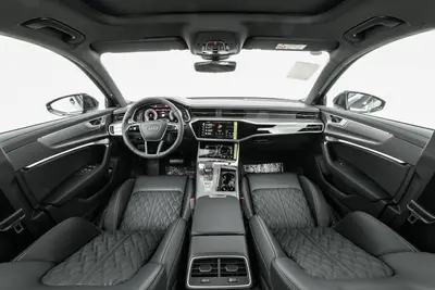 2025款 奥迪A6L 改款 45 TFSI 臻选动感型内饰