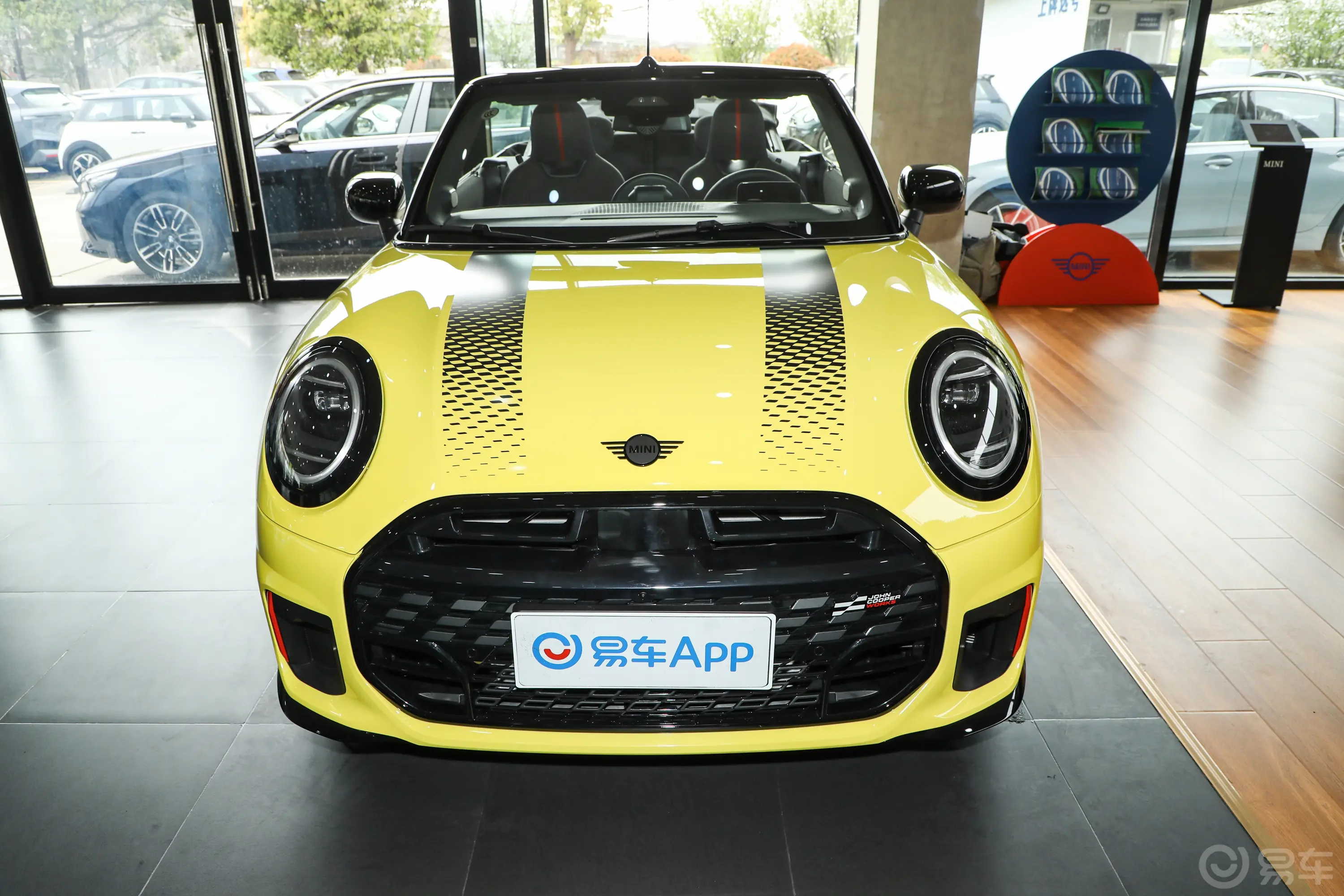 MINI JCW CABRIO2.0T JOHN COOPER WORKS CABRIO敞篷状态