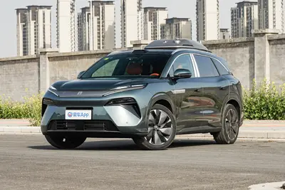 2025款 唐L DM-p 1.5T 175km 四驱无人机玩家版外观