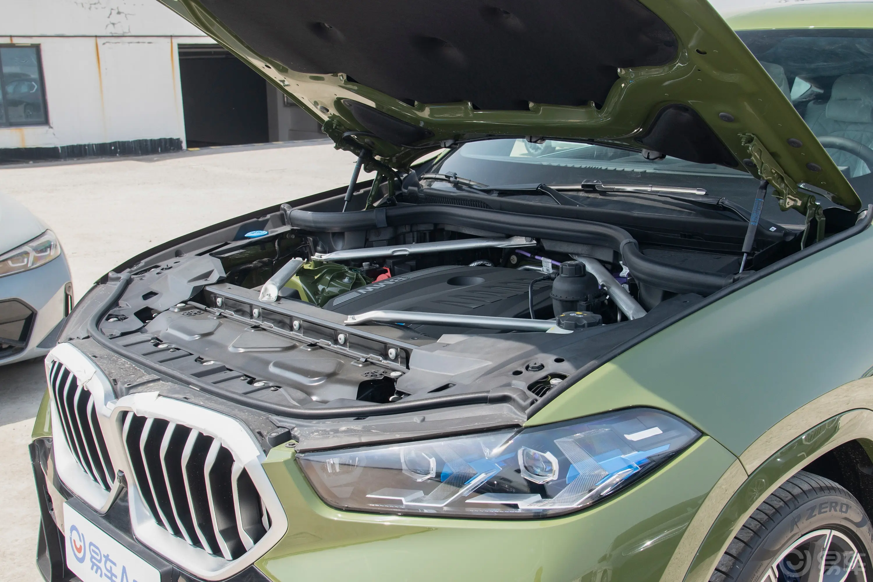 宝马X6改款 xDrive40i 尊享型 M运动套装动力底盘