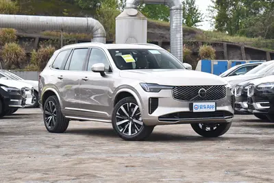 2025款 沃尔沃XC90 改款 B6 智远豪华版 6座外观