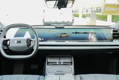 2025款 银河E8 575km 后驱启航智驾版内饰
