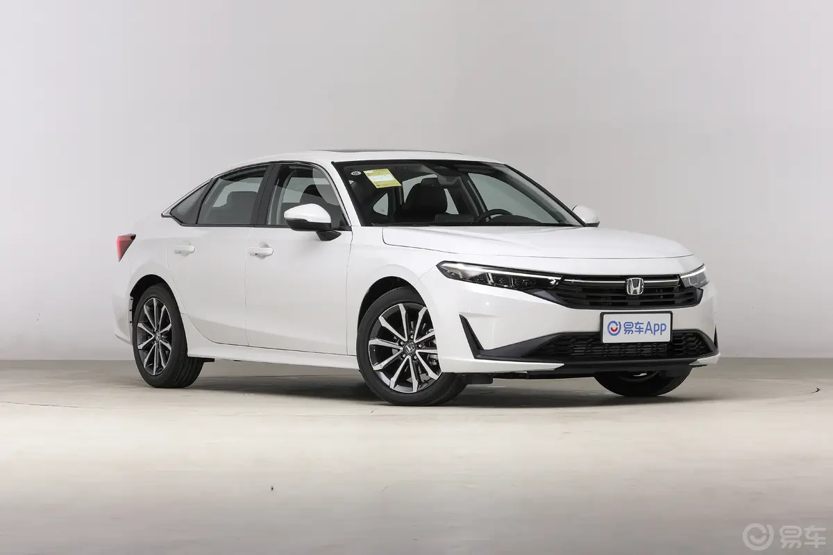 型格240TURBO CVT科技版侧前45度车头向右水平