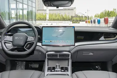 2025款 海豹07DM-i 智驾版 1.5L 125km 精英型内饰