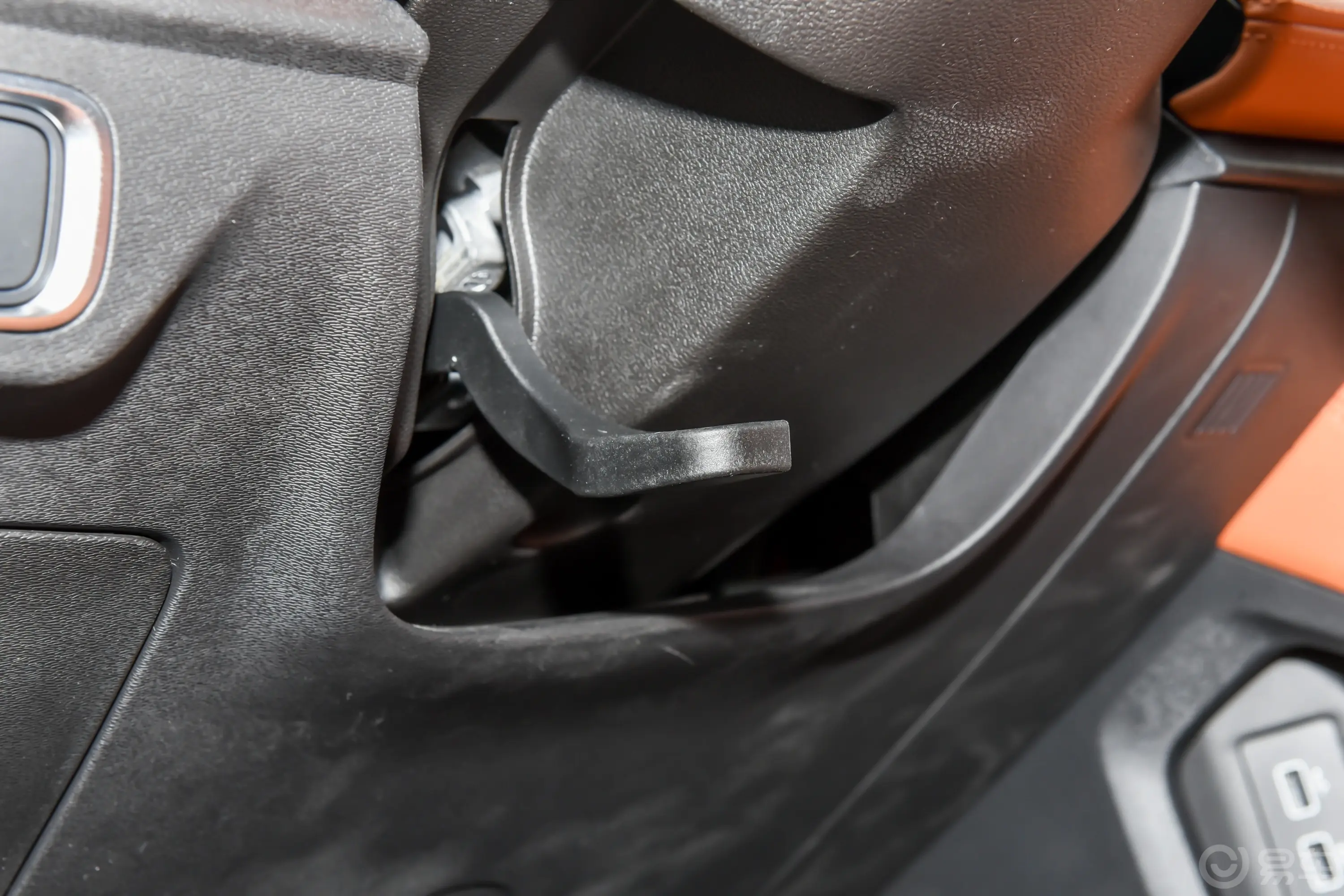捷途X70 PLUS C-DM1.5T 120km 精英版 7座方向盘调节