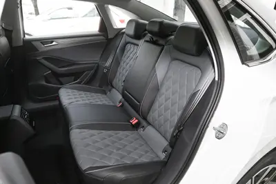 2025款 速腾 改款二 300TSI 双离合超越版空间