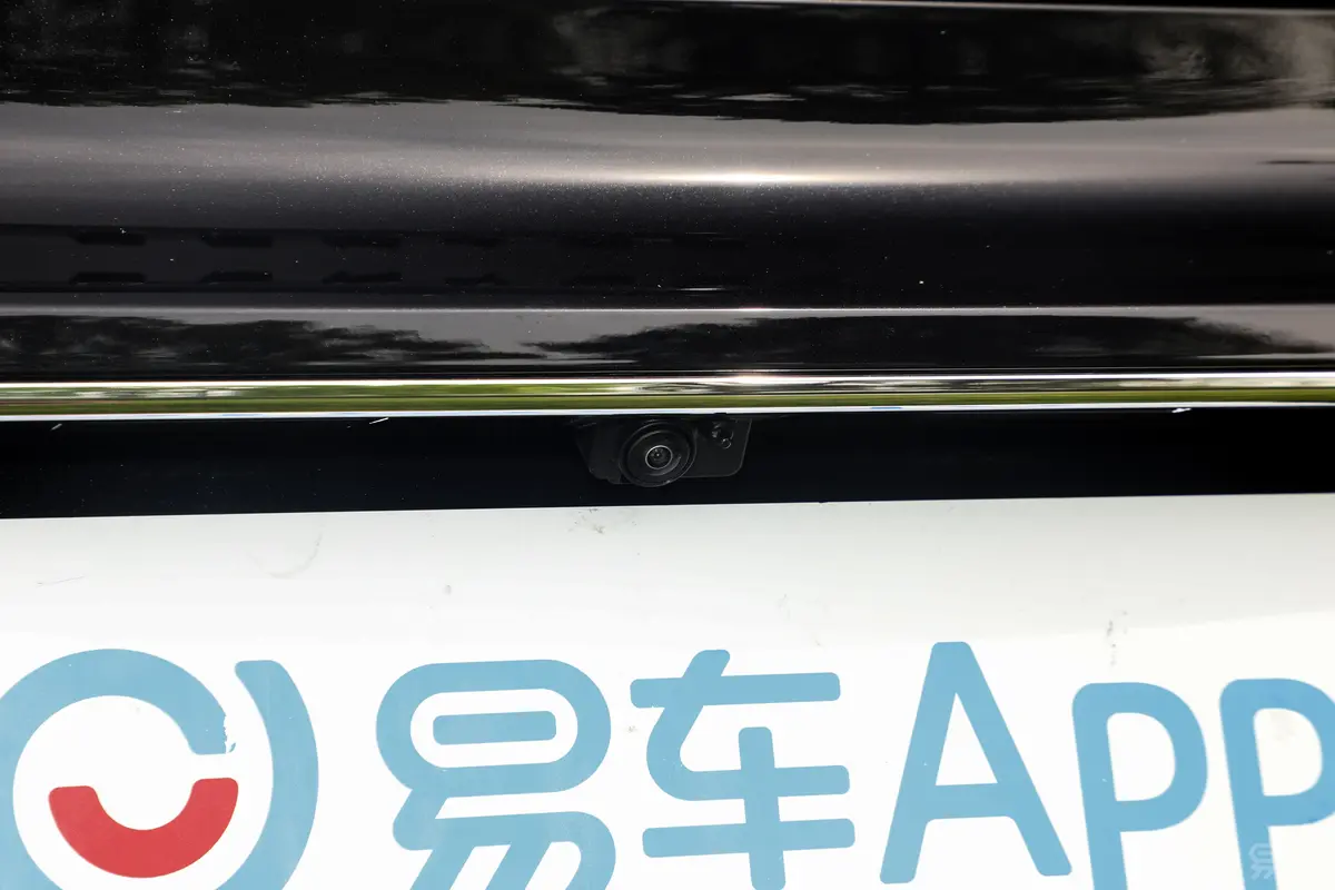 飞驰4.0T V8 锦鲤版外观细节