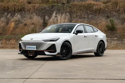 2025款 长安UNI-V 1.5T 500Bar高能运动版外观