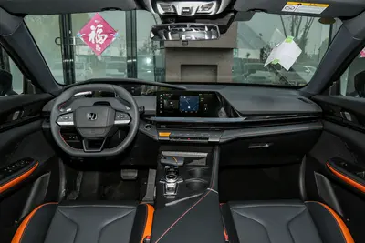 2025款 长安UNI-V 1.5T 500Bar高能版内饰