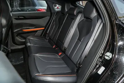 2025款 长安UNI-V 1.5T 500Bar高能版空间