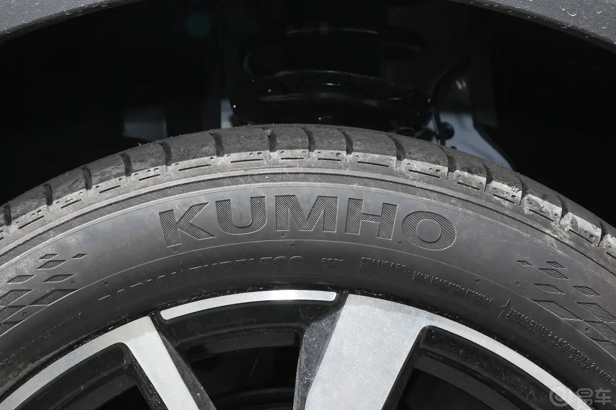 探歌改款 300TSI 辰光版前轮胎品牌