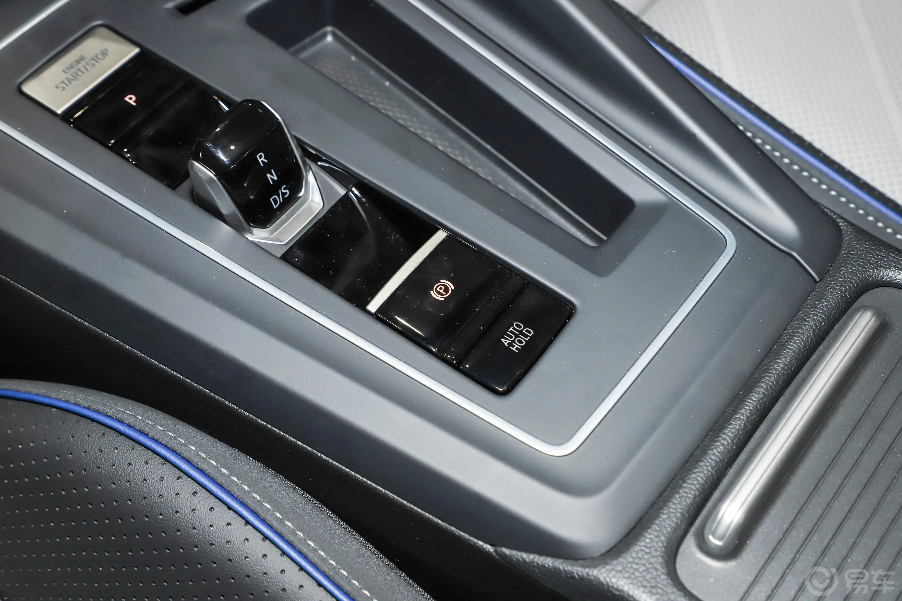 高尔夫改款 300TSI R-Line驻车制动