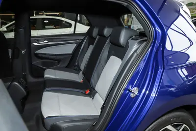 2025款 高尔夫 改款 300TSI R-Line空间