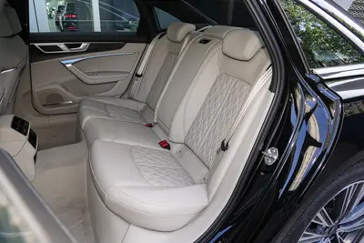 2025款 奥迪A6L 45 TFSI quattro 臻选动感型+尊享包空间