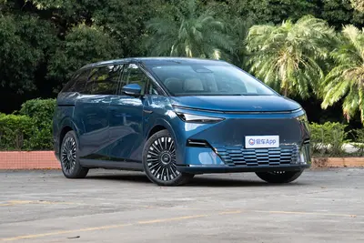 2025款 小鹏X9 650 前驱长续航 Max外观