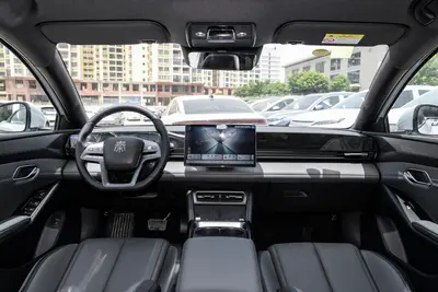 2025款 秦L EV 545km 领航版内饰