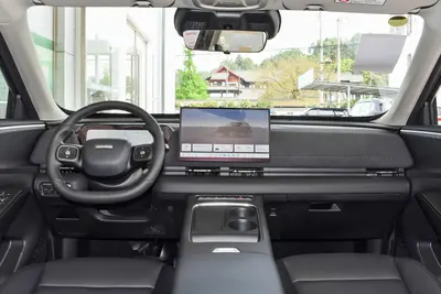 2025款 哈弗枭龙MAX PHEV 1.5L 110km Plus 智驾版内饰