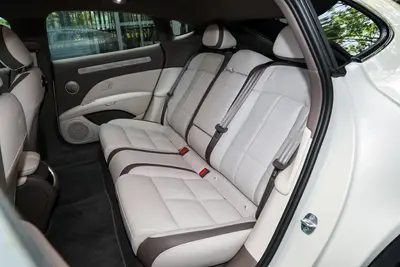 2025款 智己L6 690km 后驱Max版空间