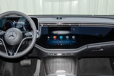 2025款 奔驰E级 改款 E 300 L 豪华型内饰