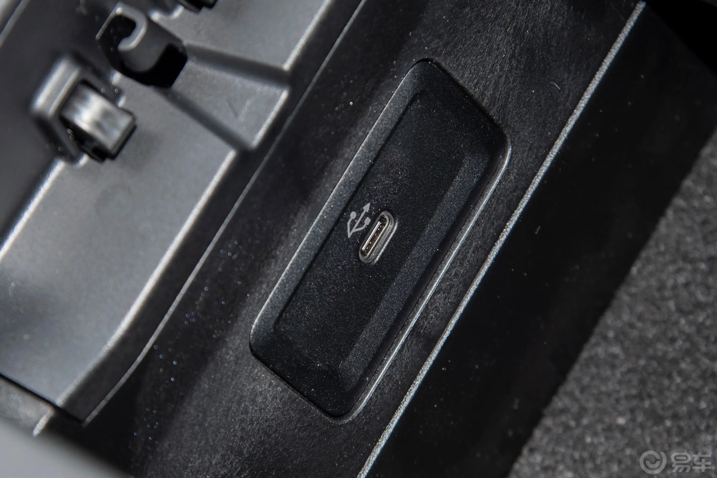 奔驰E级改款 E 300 L 豪华型中控