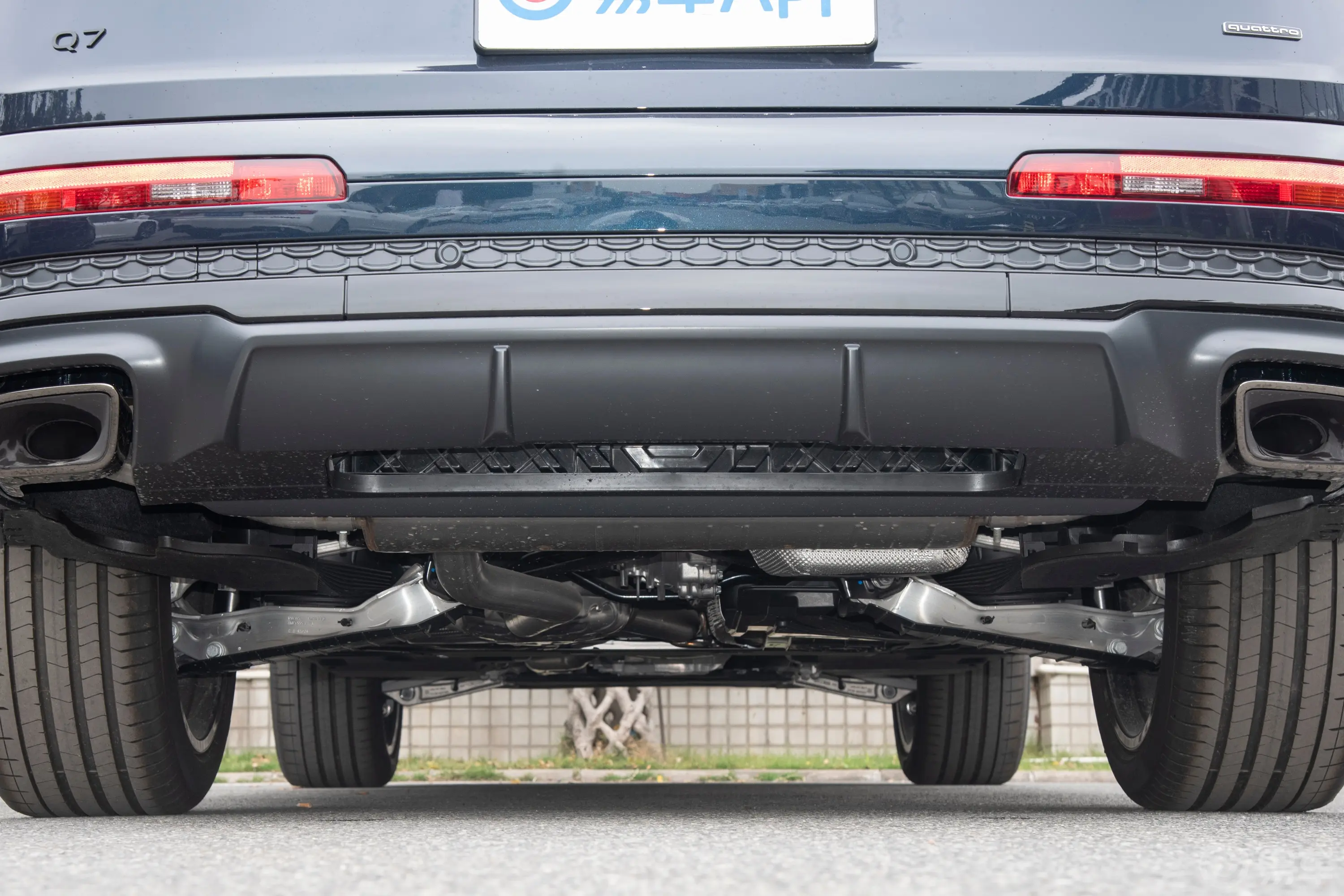 奥迪Q745 TFSI quattro S line黑武士型 5座后悬架整体