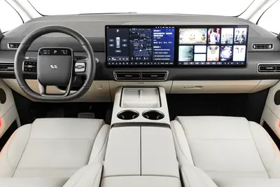 2025款 理想MEGA 710km Home 家庭特别版内饰