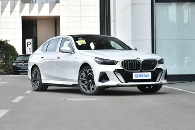 2025款 宝马i5 xDrive 50L M运动套装外观