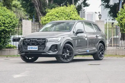 2025款 奥迪Q7 45 TFSI quattro S line黑武士型 5座外观