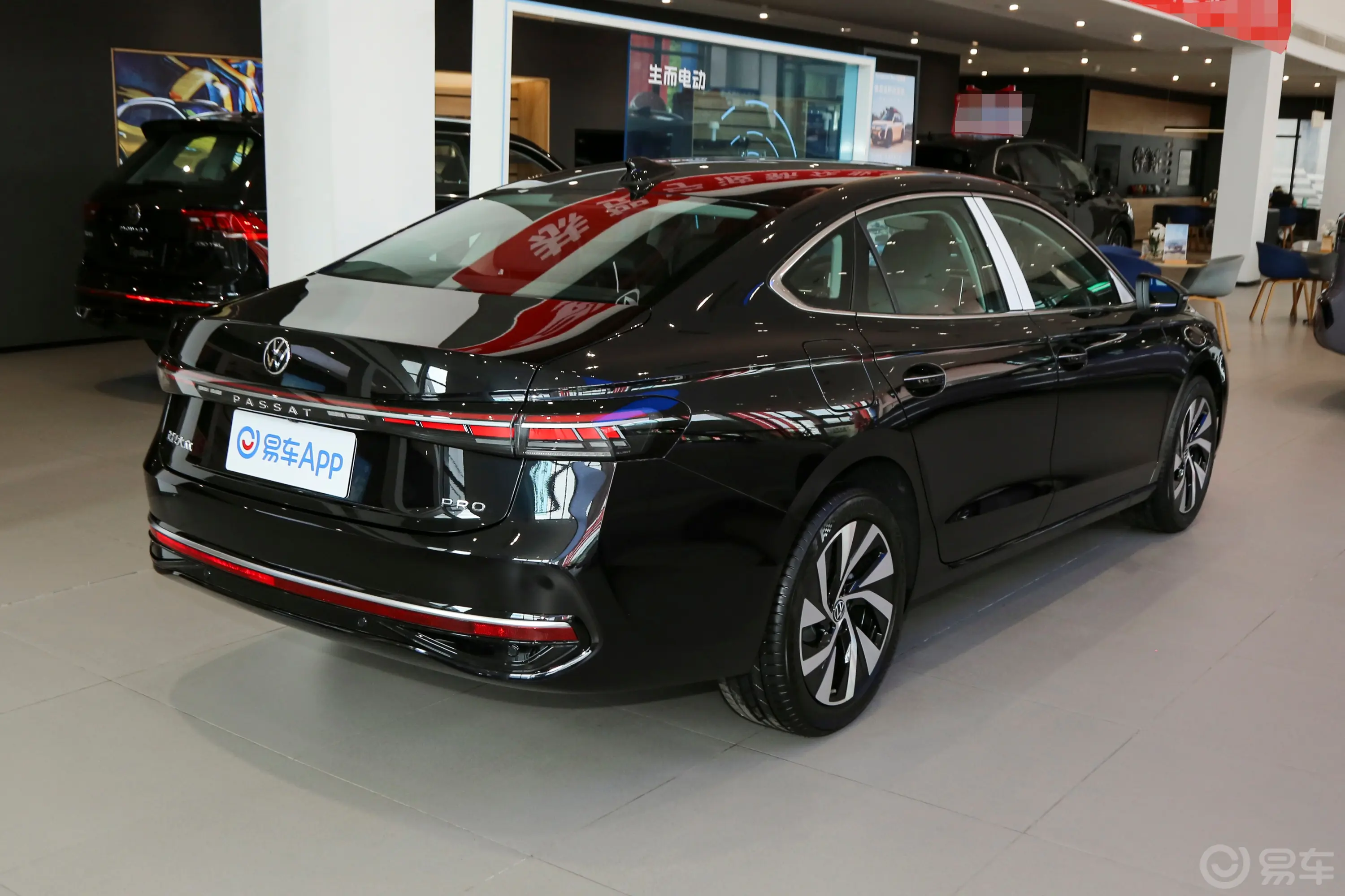 帕萨特Pro 300TSI 龙耀版侧后45度车头向右水平