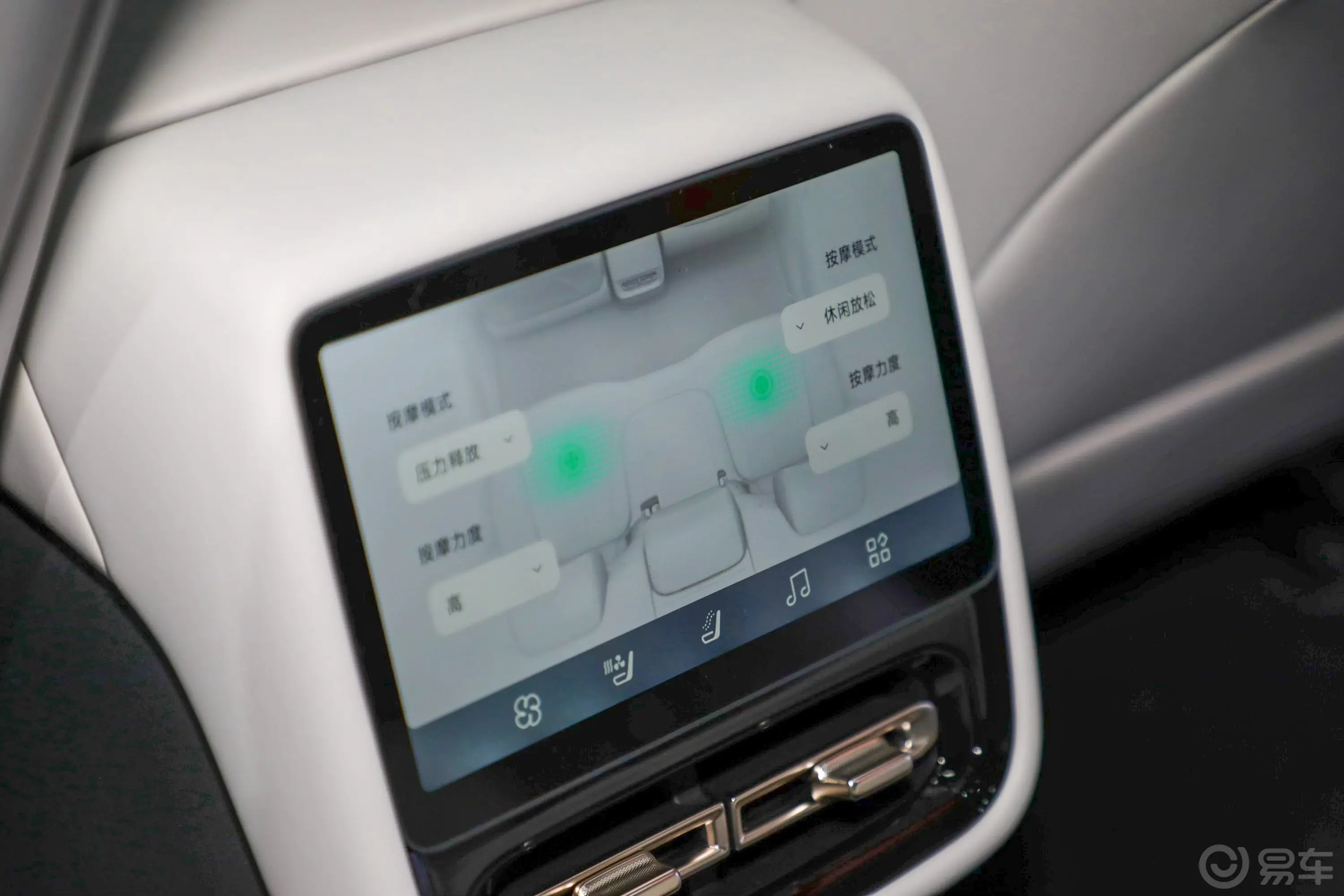 小鹏P7+685km 超长续航 Max 旗舰版后排