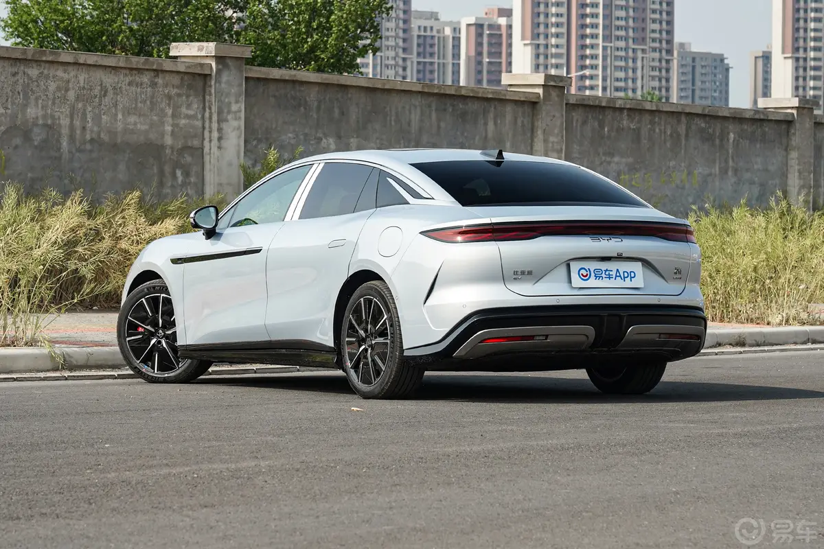 汉LEV 701km 后驱激光雷达尊享型侧后45度车头向左水平