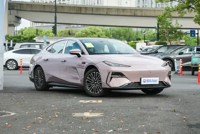 2025款 银河E8 575km 后驱启航智驾版外观