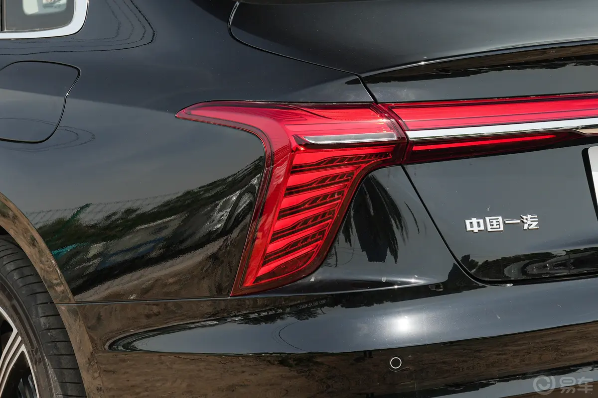 红旗H5 PHEV1.5T 130km 超混版外观灯组