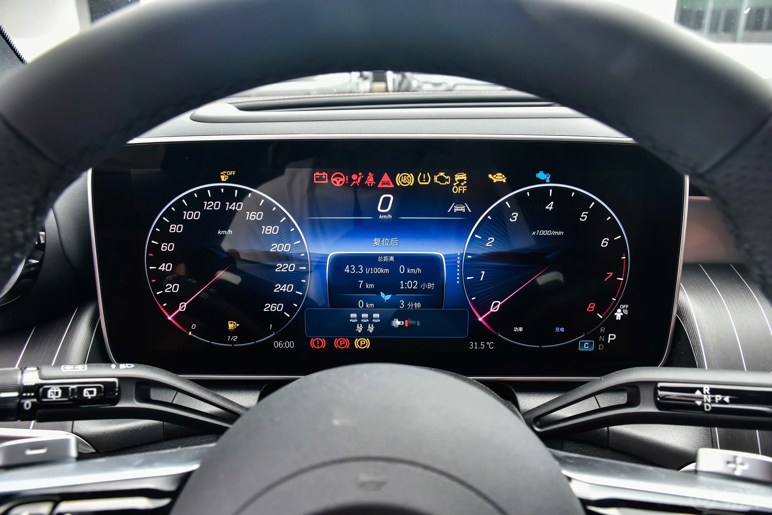 奔驰GLC改款 GLC 300 L 4MATIC 豪华型 7座主驾驶位