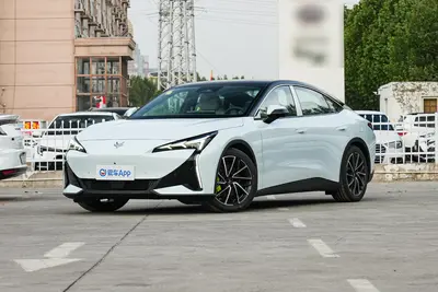 2025款 极狐 阿尔法S5 560MAX 前驱185kW外观