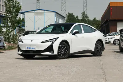 2025款 极狐 阿尔法S5 560PRO 前驱185kW外观