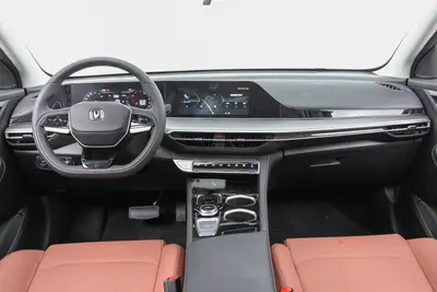 2025款 逸动 PLUS 1.4T 双离合高能版内饰