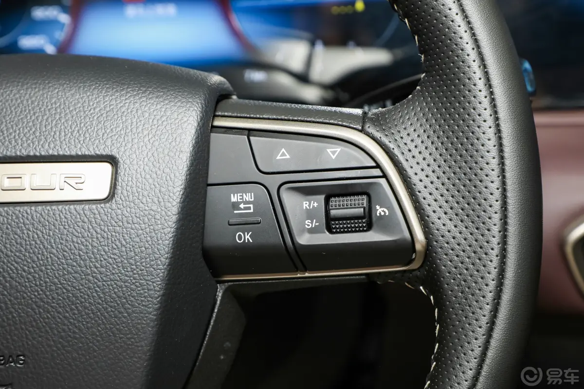 捷途X90 PLUS超越版 1.6T 手动洋房PRO 7座右侧方向盘功能按键