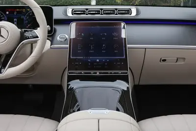 2025款 奔驰S级 S 400 L 商务型内饰