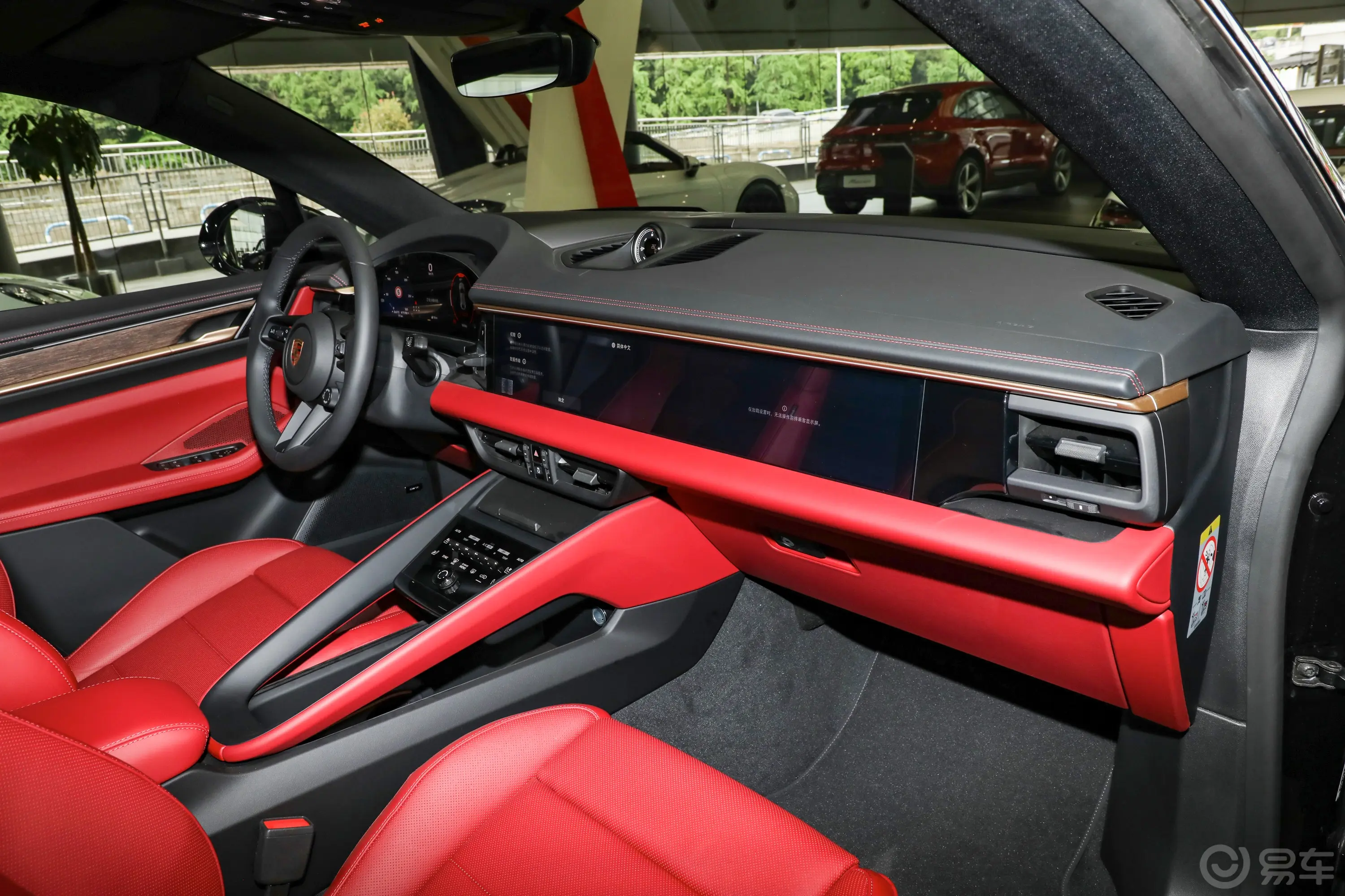 Macan 纯电动Macan 4 劲驰版内饰全景副驾方向