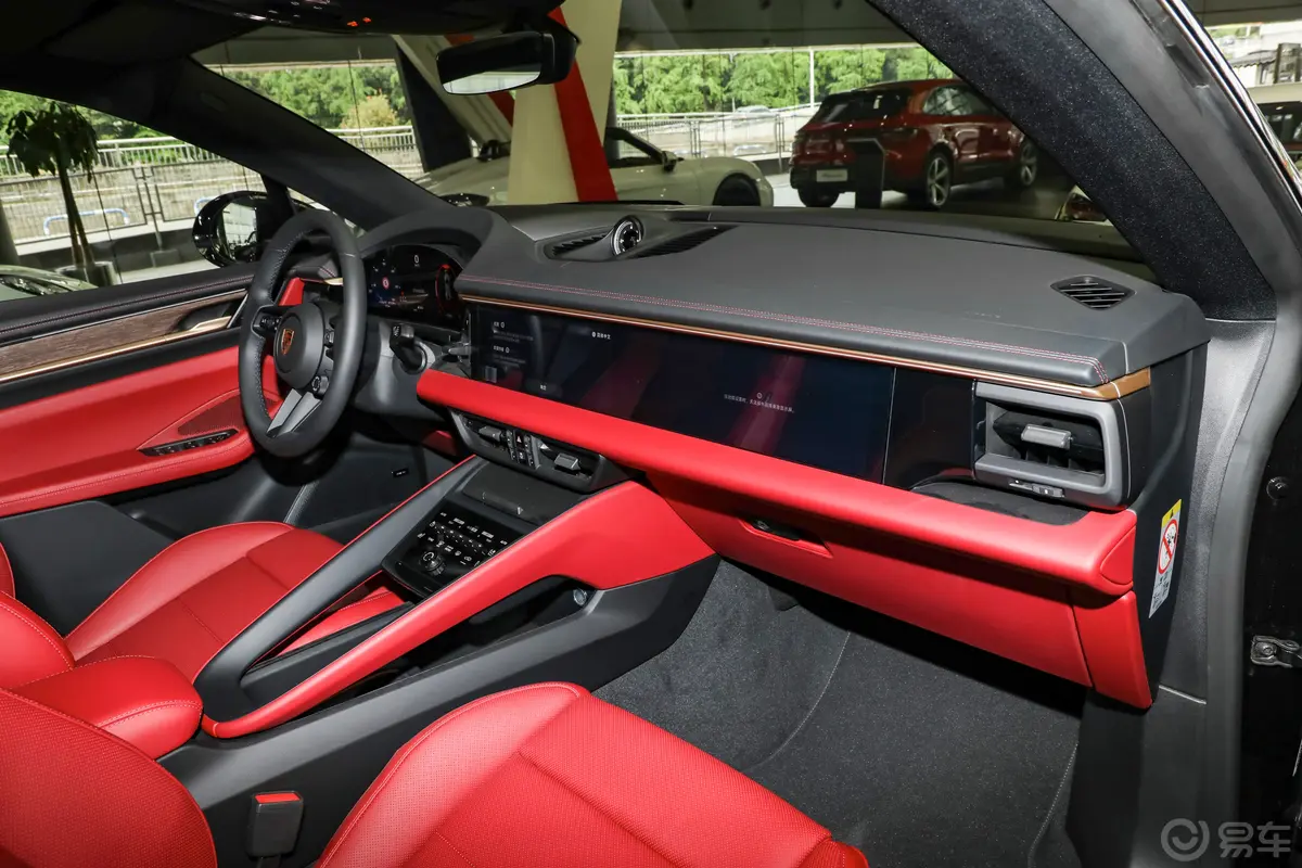 Macan 纯电动Macan 4 劲驰版内饰全景副驾方向